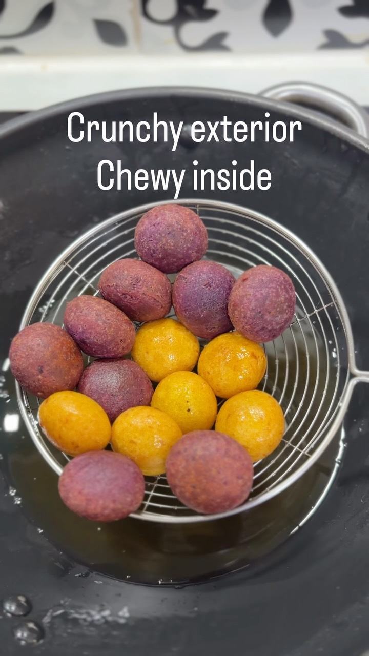 Crunchy exterior but chewy on the inside. So satisfying. Kanom KaiTao (translated: turtle egg snack) made from starch like pumpkin, sweet potato, or taro. 

#thaicookingclass #privatechef #thaifood #phuket #supperclub